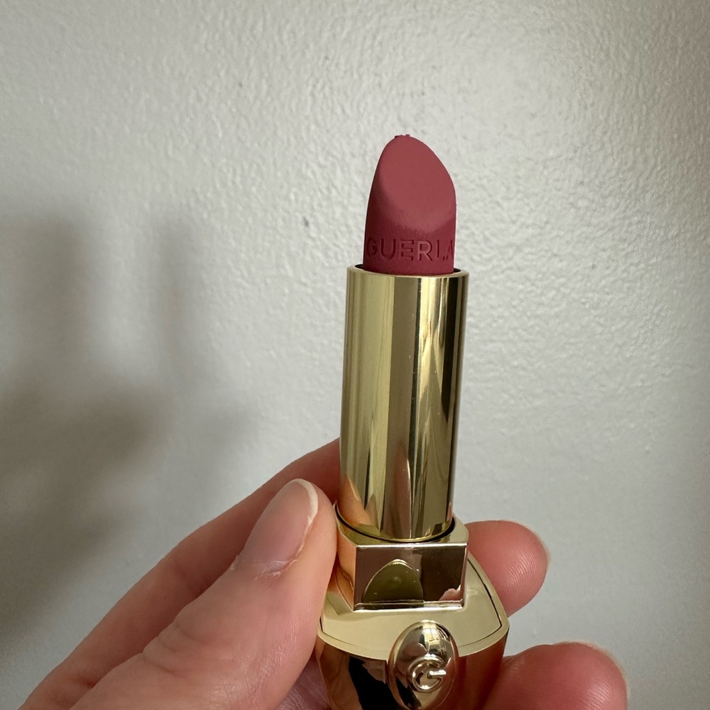 Guerlain Pink Lipstick - Rose Pivoine 303)